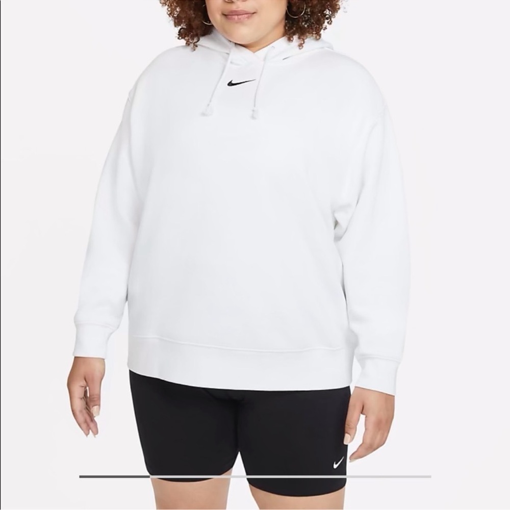 NWT Nike Women’s Pullover Hoodie Size: 1x white